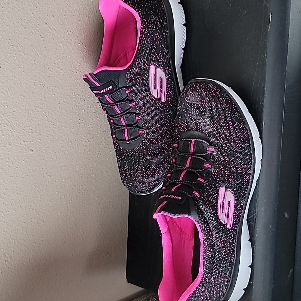 Skechers slip on shoes